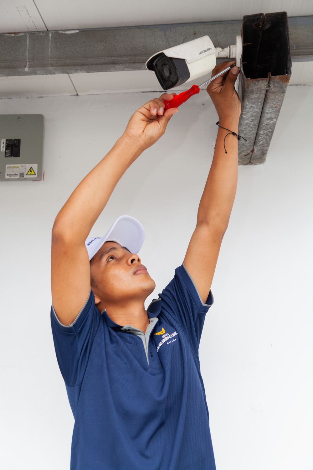 Técnico de Setronic configurando una cámara